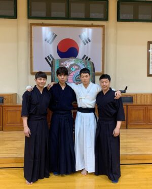 Joo Jong-hyuk Instagram - 영화 ‘만분의일초’
부천판타스틱영화제 
#작품상 #왓챠상 !!!!!!🤘