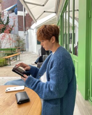 Joo Won Instagram - 디저트 배는 따로 🥐