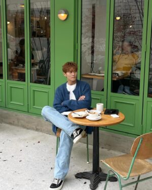 Joo Won Instagram - 디저트 배는 따로 🥐