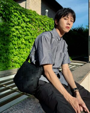 Joo Woo-jae Instagram - 더위가 시작되는 요즘 안녕하시렵니까?

#BOTTEGAVENETA