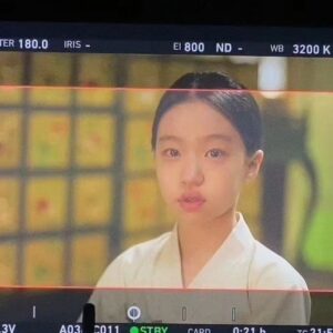 Joo Ye-rim Instagram - "거북아거북아 머리를내어라~"
따뜻한 보살핌과 배려속에서 안전하게 촬영했습니다 

#구미호뎐1938  죽향💛

오늘밤 9:20 tvn

#tvn드라마 
#토일드라마 
#taleoftheninetailed
@madang_captain 
@baewoomadang