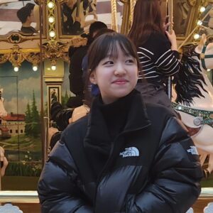 Joo Ye-rim Instagram - 유하랑 예림이랑♡ 
야무지게 매직패스쓰는중!!
아침10시부터ㅜ
#집에언제가노