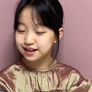 Joo Ye-rim Instagram - 사춘기전 목소리 기록해두기♡
#곧중딩 #주예림 천천히커ㅜ