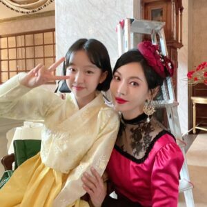 Joo Ye-rim Instagram - 죽향🩷홍주

#구미호뎐1938 

너어무 예쁜 천사 김소연배우님과
#반도호텔