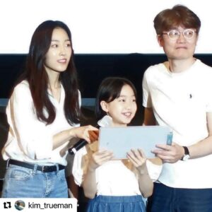 Joo Ye-rim Instagram - 넘이쁘고 다정하신 #서현진 배우님과 함께한 
#카시오페아 #무대인사 
.
꼬옥잡은 두손💕 
사진감사합니다🫶
#신연식 감독님 #안성기 배우님 #주예림 
#개봉영화