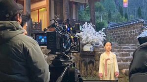 Joo Ye-rim Instagram - "거북아거북아 머리를내어라~"
따뜻한 보살핌과 배려속에서 안전하게 촬영했습니다 

#구미호뎐1938  죽향💛

오늘밤 9:20 tvn

#tvn드라마 
#토일드라마 
#taleoftheninetailed
@madang_captain 
@baewoomadang