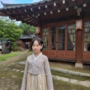 Joo Ye-rim Instagram - #구미호뎐1938 
⛩️묘연각 미모의 매화 난초 국희 언니들과🌸

#매난국죽 
오늘은 귀신부르는 구석놀이😱