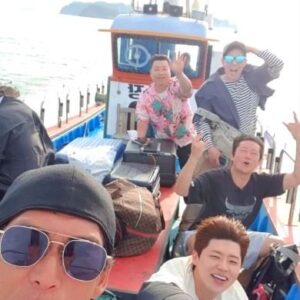 Joon Park Instagram - Yo~~~~~ 오늘밤쓰 9시 MBC "푹쉬면다행이야" 기릿~ 빼애앰!!!
Yo~~~~~ Tonight 9pm KST on MBC "푹쉬면다행이야" Git it~ BBBAAAMMM!!!
#지오디 #fangod #박준형 #박지현 #가수박지현 #붐 #김대호 #정호영 #푹쉬면다행이야 #JoonPark #ParkJoonHyung #Boom #ParkJiHyeon #KimDaeHo #ChefHoyoung #요오우바람요올라뤼쓰많이부러서허파에바람쓰요올라뤼쓰드러갓내차암나 #Kvariety #KoreanVariety #Seoul #Korea #Koreanboy #band #SeoulKorea #Kpop