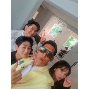 Joon Park Instagram - 요오우~ 투나잇 쪽꿈잇다 6시에 "XYOB" 나의 쬬오꿈한콩알쓰 리틀 씨쓰터와 리틀부라덜들^^ 기릿! 빼애엠!!!
Yo~ At 6pm KST Tonight on "XYOB" with my lil Bros and Lil Sister! Git it! BBBAAAMMM!!!
#지오디 #fangod #박준형 #부라이언 #산다라박 #다라 #딘딘 #XYOB #JoonPark #ParkJoonHyung #BrianJoo #SandaraPark #Dara #DinDin #Fly2theSky #2NE1 #요오우오늘은백설공쥬쓰와콩알쓰특집쓰ㅋㅋㅋ기릿 #난상암에서네일을위헤리허설하구있을테니내몫까지해서본방사수쓰기릿 #KoreanIdols
#Kpopidols #KoreaVariety #Kvariety #KoreanBoy #band #Koreangirl #group #SeoulKorea #Kpop