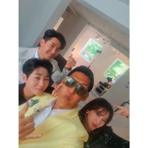 Joon Park Instagram - 요오우~ 투나잇 쪽꿈잇다 6시에 "XYOB" 나의 쬬오꿈한콩알쓰 리틀 씨쓰터와 리틀부라덜들^^ 기릿! 빼애엠!!!
Yo~ At 6pm KST Tonight on "XYOB" with my lil Bros and Lil Sister! Git it! BBBAAAMMM!!!
#지오디 #fangod #박준형 #부라이언 #산다라박 #다라 #딘딘 #XYOB #JoonPark #ParkJoonHyung #BrianJoo #SandaraPark #Dara #DinDin #Fly2theSky #2NE1 #요오우오늘은백설공쥬쓰와콩알쓰특집쓰ㅋㅋㅋ기릿 #난상암에서네일을위헤리허설하구있을테니내몫까지해서본방사수쓰기릿 #KoreanIdols
#Kpopidols #KoreaVariety #Kvariety #KoreanBoy #band #Koreangirl #group #SeoulKorea #Kpop
