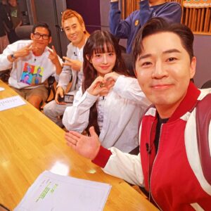 Joon Park Instagram - 요오우~ 요곤 푹쉬면다행이야 스튜디오때 글구 내일밤은 무인도에서 기릿~ 빼애앰!!!
Yo~ This was during the studio filmin of "푹쉬면다행이야" and tomorrow night will be us at the deserted island Git It!!! BBBAAAMMM!!!
#지오디 #fangod #박준형 #붐 #레이 #푹쉬면다행이야 #mbc #JoonPark #ParkJoonHyung #Boom #Rei #Ive #아이브 #오늘빗길들조심쓰다들주말마무리쓰들잘하고몬쥐알쥐 #KoreanVariety #Kvariety #SeoulKorea #Kpop