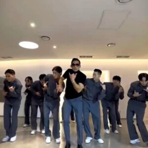 Joon Park Instagram - 요오우~ 다들 잘지내구있쮜~? 몹조리들잘해 매에앤 그래야 다음주 우리함깨 지오디파티쓰 빡쒸개 달리쥐? 아유 레뒤 대구쓰?!!! 
레쓰기릿~ 뻬에엠!!!
Yo~ Its been a minute~ Everyone doin good? Its Freezin in Seoul so everyone stay warm and healthy so we can rock the house next weekend! So get READY DAEGU! BBBAAAMMM!!!
#지오디 #fangod #박준형 #윤계상 #안데니 #손호영 #김태우 #g5d #JoonParl #ParkJoonHyung #YoonKyesang #AhnDanny #SonHoyoung #KimTaeWoo #godMasterpiece #지오디마스터피스 #지오디콘서트 #지오디공현 #대구콘서트 #박깨요올리뤼쓰추우니깐다들몸조리들달하구채력관리쓰몬쥐알쥐그래야우리빡씨개달리는거야매애앤 #다음주애보자 #KpopConcert #지오디파티 #KoreanBoy #band #Seoul #Daegu #Korea #SeoulKorea #Kpop
