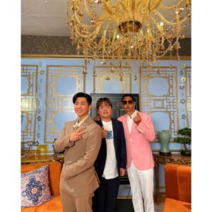 Joon Park Instagram - 요오우~ 마이리틀부라덜 부라이언과 준빈쓰 곽튭랑 XYOB 6pm 기릿! 빼애앰!!!
Yo~ with my Lil bros Brian and Kwaktube on XYOB 6pm tonight! Git it!!! BBBAAAMMM!!!
#지오디 #fangod #박준형 #부라이언 #준빈 #곽튜브 #XYOB #JoonPark #JoonHyungPark #BrianJoo #KwakTube #JoonandBrian #g5d #FlyToTheSky #지구마불 #KoreanTalkShow #KVariety #Koreanboy #band #Seoul #Korea #SeoulKorea #Kpop