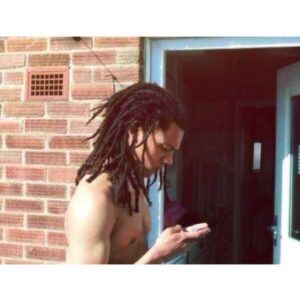Jordan Bolger Instagram - Did you know I was a dread ? About 10 years ago now but...mana still dread at heart 🖤💚