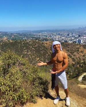 Jordan Bolger Instagram - Done this hike many times, showed this view many times, stood strong and serious manyyyy times...but this bush?! I ain’t showed you this mafaka before...and this stylish head wrap?! This shit ain’t even out till...some point... in...the future....in a...buji shop?? 😂....in honesty, I’ve been learning and growing a lot (we never stop) and this picture is a pretty good representation of where I’m at 🤣🙌🏽