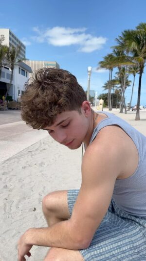 Jordan Clark Instagram - Take a Quick Look through my boys eyes #explore #viral #springbreak #beach