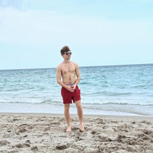 Jordan Clark Instagram - A little fun in the sun ☀️ #beach #beachlife #beachvibes #springbreak