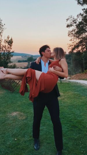 Jordan Connor Instagram - She wanted a Tuscan twirl! 🤷🏻‍♂️