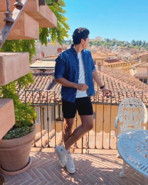 Jordan Connor Instagram - It’s hard not to smile in Firenze!