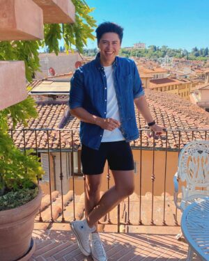 Jordan Connor Instagram - It’s hard not to smile in Firenze!
