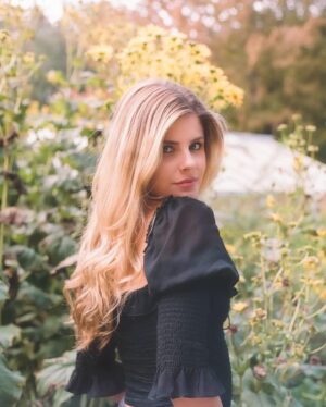 Jordan Connor Instagram - Happy happy birthday my love!! I am so proud of the incredible, strong and beautiful woman that you are. I’m so lucky to call you my wife, my partner in life and my best friend. I can’t wait to see what this year has in store for you. It’s going to be the best yet. I love you with all my heart! HAPPY BIRTHDAY! ❤️🎉🥳🎁🎊