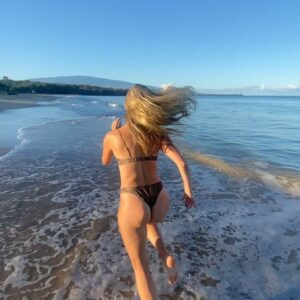 Jordan Connor Instagram - Happy happy birthday my love!! I am so proud of the incredible, strong and beautiful woman that you are. I’m so lucky to call you my wife, my partner in life and my best friend. I can’t wait to see what this year has in store for you. It’s going to be the best yet. I love you with all my heart! HAPPY BIRTHDAY! ❤️🎉🥳🎁🎊