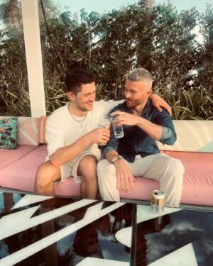 Jordan Davies Instagram - Dubai may been a stormy one, but that doesn’t stop us 🤣😎 

Next up is ladies day at @fivepalmjumeirah on Thursday 😎🎧 see you all there where the sun is finally shinning again