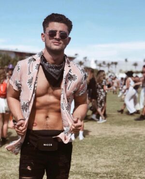 Jordan Davies Instagram - FESTIVAL ANNOUNCEMENT COMING 🎪 

This Friday I’m gonna be a announcing the first festival that I will be playing at this summer 😎🎧 not only am I playing but there’s also a little something extra in store too 😉 make sure you all check back Friday to find out the details