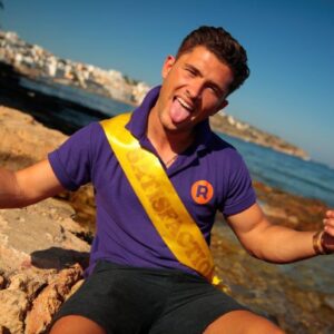 Jordan Davies Instagram - THE ISLAND WEEKENDER COMING SOON TO ITV2 💥🍹

You will know all of us reps but this time you’ll know all of our guests. Weekender & love island are coming together where some of your favourite love island  contestants Join us reps for a wild holiday all summer long on a secret party island we can’t reveal yet.

Expect way more drama, tears, romance & surprises like never before!!

THE ISLAND WEEKENDER.. coming soon 🍹😎🤩