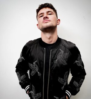 Jordan Davies Instagram - Calling Vocalists 🎶

Got some big projects lined up for this year 💥 if you know anyone that wants to showcase their talents on some big House projects then hit me up 🤘🏼 2024 we taking things to new levels 🤫🎧

#Music #Vocalist #DJ