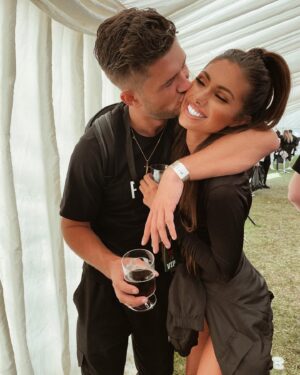 Jordan Davies Instagram - Happy Valentine’s Day ❤️ 

You’re my lobster 🦞  Although judging by the colour of my skin in some of these photos it’s probably the other way around. 

You’re the best thing to ever happen to me & I wouldn’t change anything for the world ❤️ Here’s to making plenty more memories in 2024 & probably plenty more animals for our mini farm 🐑🐐🐔