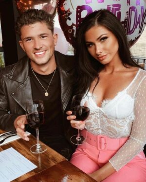 Jordan Davies Instagram - Happy Valentine’s Day ❤️ 

You’re my lobster 🦞  Although judging by the colour of my skin in some of these photos it’s probably the other way around. 

You’re the best thing to ever happen to me & I wouldn’t change anything for the world ❤️ Here’s to making plenty more memories in 2024 & probably plenty more animals for our mini farm 🐑🐐🐔