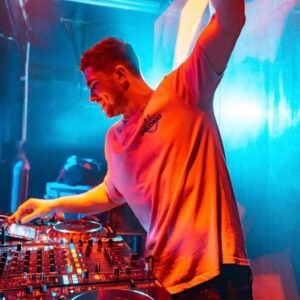 Jordan Davies Instagram - FULL LINE UP 🎪

Festival season is coming & to be a part of this brand new festival is gonna be great fun 🎧 Make sure you hit up @summersetfestofficial to get your tickets before it’s too late 😎🎪 

Sunset juicee will also be available to buy at the festival & it’s our first one of the year. It’s gonna be jam packed with so many amazing artists. So Yeovil I will see you all soon 😎🎧 

#summersetfest