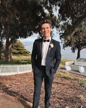 Jordan Doww Instagram - went to my first gay wedding!! can confirm they are way more fun.