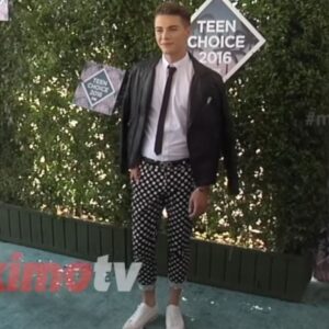 Jordan Doww Instagram - the literal wildest moment of my life lol - 7 years ago today i get the call saying i was nominated for a teen choice award alongside some pretty iconic names. the year was 2016. i thought it was a prank. maybe i still do(?) 😂