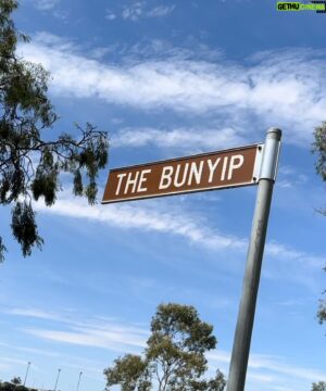 Jordan Shanks Instagram - Tried to find the bunyip at the Murray Bridge. Got scared 😱 

Leaving Adelaide tomorrow 👋🏻😮‍💨