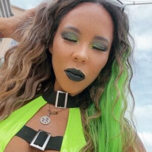 Jordan Whitley Instagram - In her Shego era…

Like she go home bc ya girl is 29 & tired 😫 Thanks @hangoutfest for an amazing weekend! 💚🖤
#hangoutmusicfestival #hangoutfest #rave