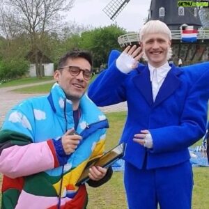 Jordi Cruz Instagram - Hoy @estamosproband0 con un especial AfterEurovision donde podrás ver la entrevista que le hice a Joost Europapa de Netherlands antes de su semifinal. 
Invitados @vocalissima y @vortegav 

A las 19h en DIRECTO por Youtube
Link en Bio
