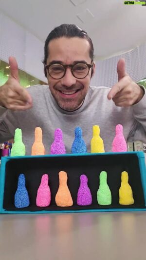 Jordi Cruz Instagram - ¡Conoce el foam clay con @jordicruzperez! 💪 Podrás recrear este juego y pasar un buen rato en familia a través de las formas y figuras que más te gusten 😊 ¿Y tú? ¿Qué animal harías? Te leemos en comentarios 👀

#manualidades #creaconmilbby #ideasconarcillapolimerica #arcillapolimerica  #manualidadesconJordiCruz #diy #jordicruz #proyectosdiy #arteencasa #creacionesconarcilla #diseñoenarcilla #foam #foamclay #inspiracion #enfamilia