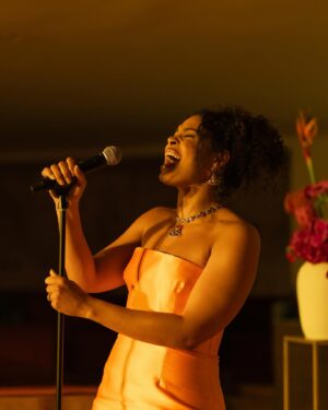 Jordin Sparks Instagram - There’s no better way to welcome @bulgari to Orange County than performing in…orange of course! ✨🥂🍊 I LOVED wearing Bulgari’s Diva’s Dream Collection! Look at it sparkle!🧡