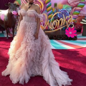 Jordyn Curet Instagram - more from the @wonkamovie 🍫✨💕
.
.
.
.
.
#jordyncuret #mayhementertainmentpr #wonka #wonkamovie #timotheechalamet #calahlane #itsmilladress #milladress