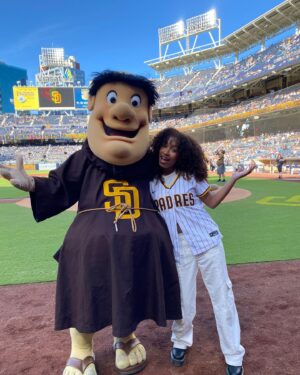 Jordyn Curet Instagram - THANK YOU @padres FOR THIS OPPORTUNITY!!! i had sm fun and loved singing for you all 🫶 thank you so much @lavocalstudio for coaching me, couldn’t have done it without you! HUGE THANK YOU TO MY AMAZING MANAGER @dbatalent ‼️
.
.
.
.
.
#jordyncuret #padres #sandiego #petcopark #sanddiegopadres #nationalanthem #mayhementertainmentpr #dbatalent