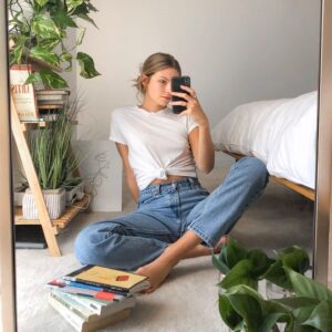 Jordyn Denning Instagram - 1. If your jeans disable you from doing this get rid of them. 
2. Book recommendations?? I’m running low 📚