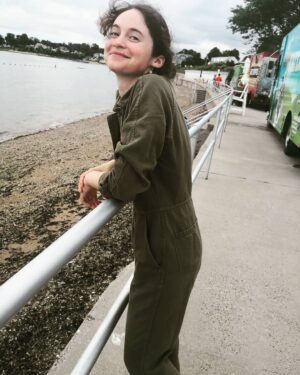 Jordyn DiNatale Instagram - jumpsuit by the seashore
.
.
.
#pugs #seashore #shoreline #altrarunning #outerknown @outerknown_womens