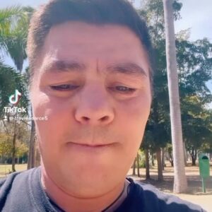 Jorge Arce Instagram - Buenas tardes mi raza, abri Tik Tok y tengo más de 35 mil seguidores muchas gracias por su cariño y seguirme, ayúdenme a compartir este video por empezar a pasar tips como bajar de peso sin tanto matarte en el gym somos el país #1 con más gente con sobre peso, sobre todo en los niños, hay que empezar a cuidarse saludos coméntame y comparte 😇
