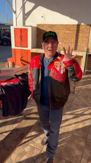 Jorge Arce Instagram - Buenos días ☀️ mi raza, hoy empezamos el compromiso que hice con mis amigos los tira bichi de Hermosillo para recolectar donativos para que pasen una feliz Navidad🎄 vamos a la colonia Satélite, y en la tarde vamos al Poblado Miguel Alemán, si tienes algo que donar dámelo para mis amigos, Dios los bendiga y que pasen una muy Feliz Navidad. Comenta, y comparte, para juntar más regalos 🎁 para ellos 🤩