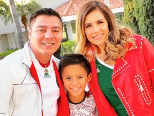 Jorge Arce Instagram - Buenas tardes 😃 mi raza, festejando🎊🎉🎁🎈🪅🛍️ a mi hijo Jorgito el más pequeño de la Casa🏠 agradezco a mi mujer @karimedearcemx que siempre Organiza fiestas preciosas,😍 la estamos pasando increíble🙃 animo la vida es maravillosa.. 

P.D. Eres, y serás siempre mi mejor coincidencia, lo mejor que me pudo pasar en mi vida…🥰
