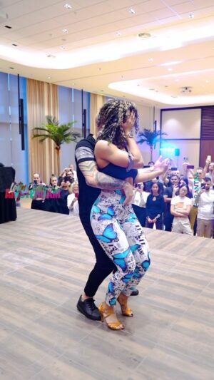 Jorge Burgos Instagram - Grateful to all the wonderful attendees for making our workshop a success! 🎶 
🎤 @jsalez x @derekvertelt - Latidos 
Bodysuit @cariocadancefit 
📸 @farantiniphotography 
🌏 @latindreamsamsterdam 
💃🏽🕺🏼@ataca_official x @laalemana_official 
#atacaylaalemana

#bachatadancing #bachata #bachatasensual #sensualbachata #islandtouchpro #bachatasocialdance #topbachatavideos #bachatavideos #bachatafootwork