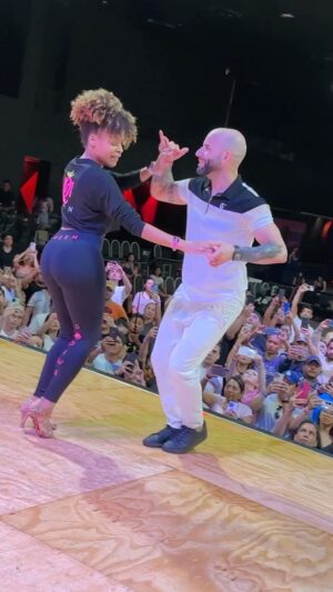 Jorge Burgos Instagram - 🕺💃🏽 Ataca y Bianca encendieron Euroson con su energía. Los estudiantes aportaron una vibra espectacular. 🌟

🇲🇽 ¡Que viva México y a la Bachata! 

🎧 Canaima - @jambene 

#bachatadancing #bachata #bachatasensual #sensualbachata #islandtouchpro #bachatasocialdance #topbachatavideos #bachatavideos #bachatafootwork
#islandtouchpro #touchtheworld