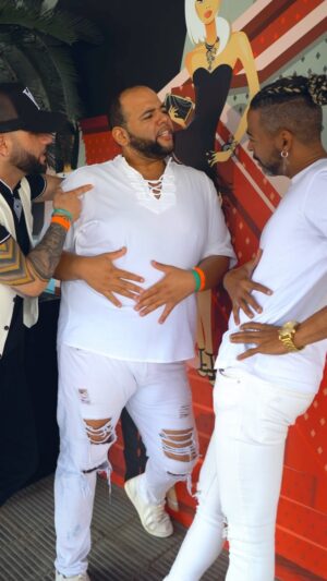 Jorge Burgos Instagram - “Me Duele” 😌 what do you think about this collab? Que piensan de esta colaboración?

🕺🏻 🕺🏻 🕺🏻 @gabygalanrd @bachatadura @ataca_official 
🎶 @robertoninooficial Me Duele 

#bachata #bachatadance #bachatafootwork #spain #dominicana #puertorico #monday #mondaymood #mondayvibes
